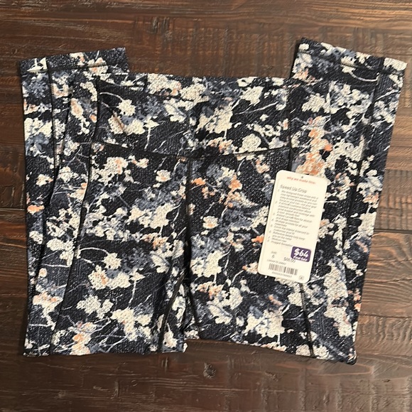 Lululemon Speed Up Crop - Picture 3 of 4